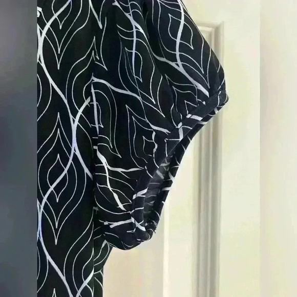 Worthington Black and White Patterned Blouse Size Small - Picture 5 of 9